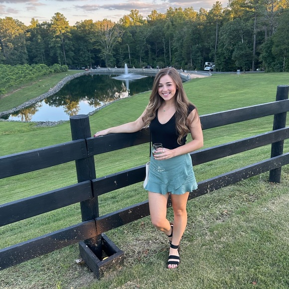 Meet your Posher, Megan - Picture 1 of 1